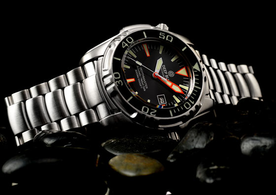 www.watchtime.com | blog  | 6 Extreme Divers Watches | deepblue 3000m