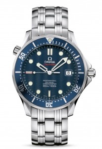 www.watchtime.com | watches in movies  | The Watches of James Bond | Seamaster Diver 2220 80 00 wurde 2006 von Daniel Craig getragen 206x300