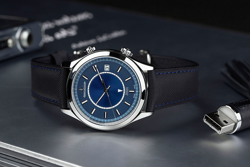 Jaeger-LeCoultre_Master-Memovox_Boutique_Edition_reclining_1000.jpg