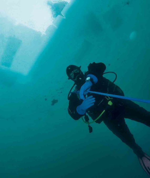 Panerai Luminor Submersible - diver underwater