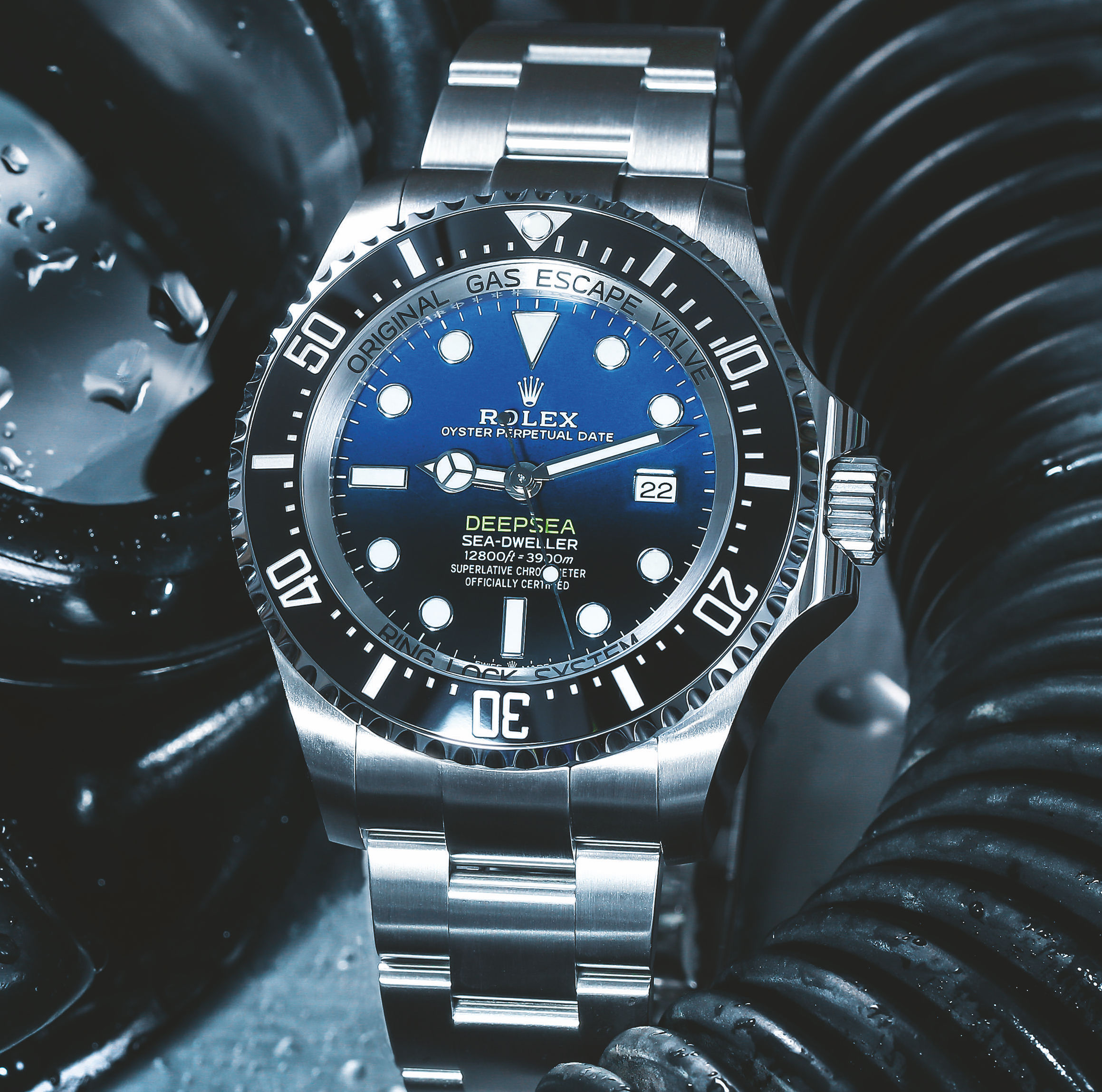 Forbindelse tag på sightseeing diskriminerende Into the Blue: Reviewing the Rolex Deepsea D-Blue | WatchTime - USA's No.1  Watch Magazine