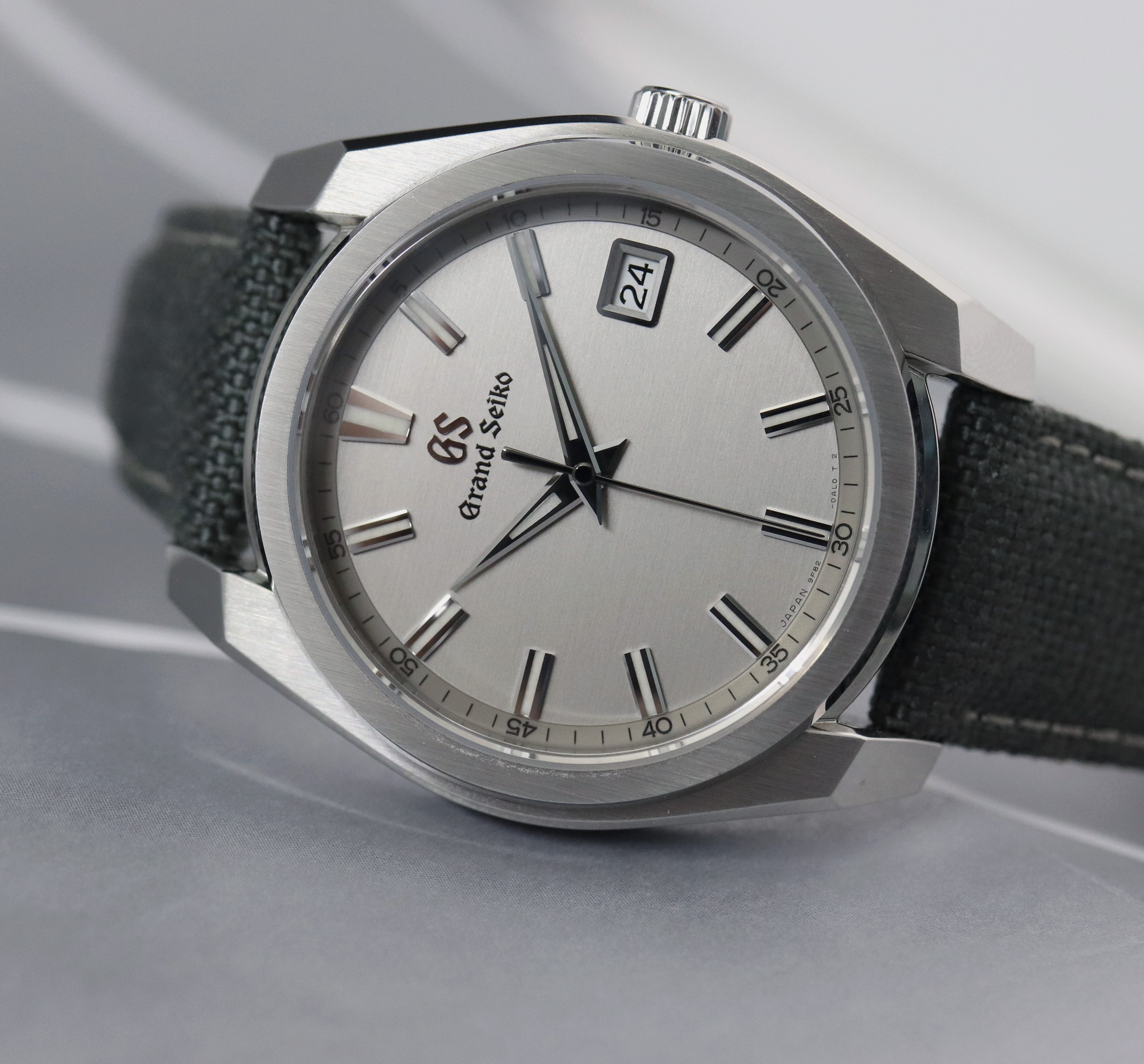 Markeret Samarbejde midnat Borrowed Time: Hands-On with the Grand Seiko SBGV245 | WatchTime - USA's  No.1 Watch Magazine