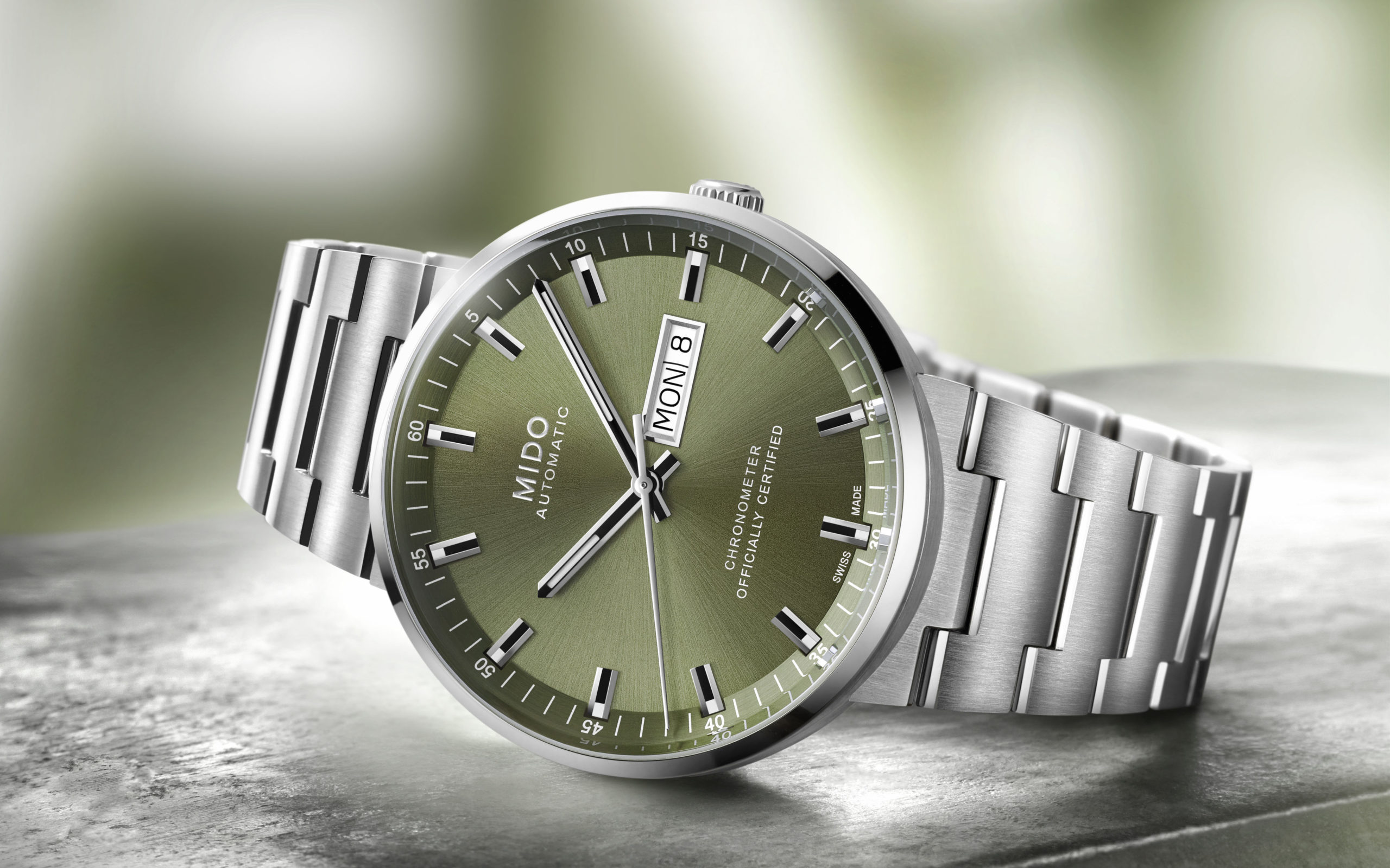 Mido Unveils the Commander Icône with Green Dial and Integrated Bracelet