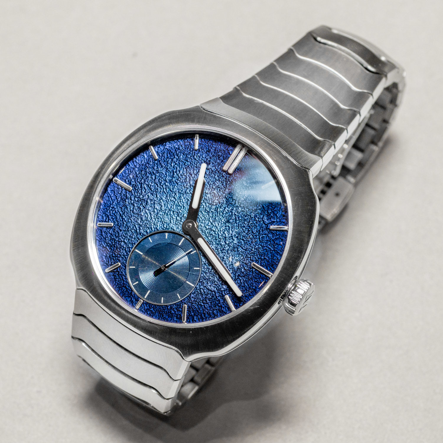 h moser and cie streamliner small seconds blue enamel